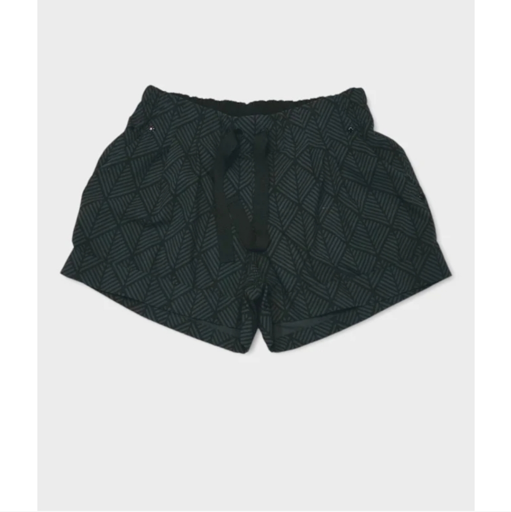 Size 6 - Lululemon Spring Break Away Short